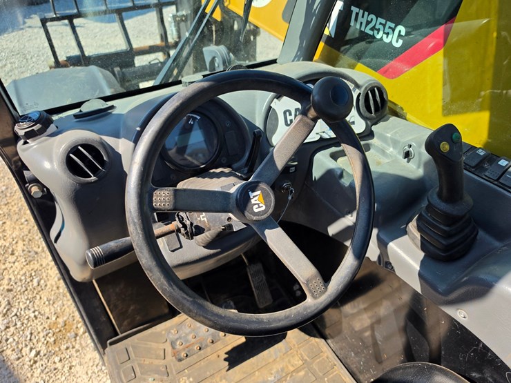 2016-caterpillar-th255c-image-9
