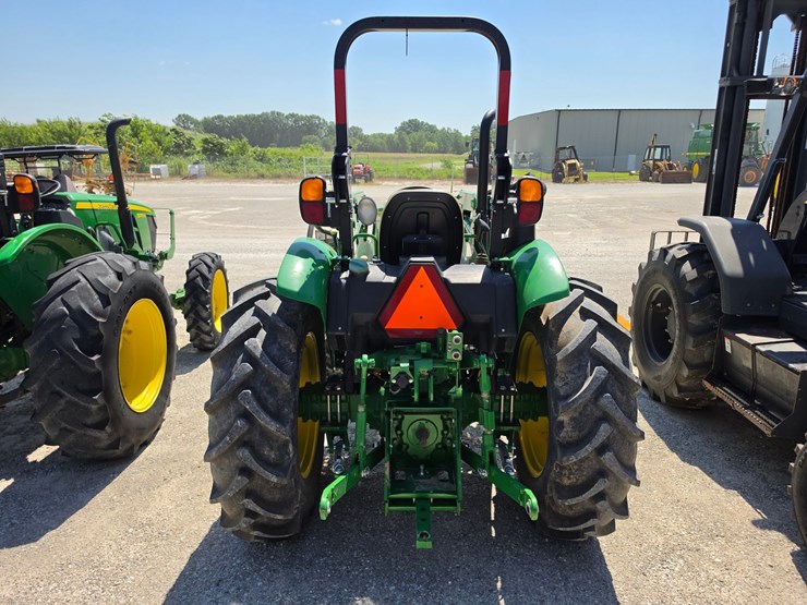 2022-john-deere-5045e-image-11