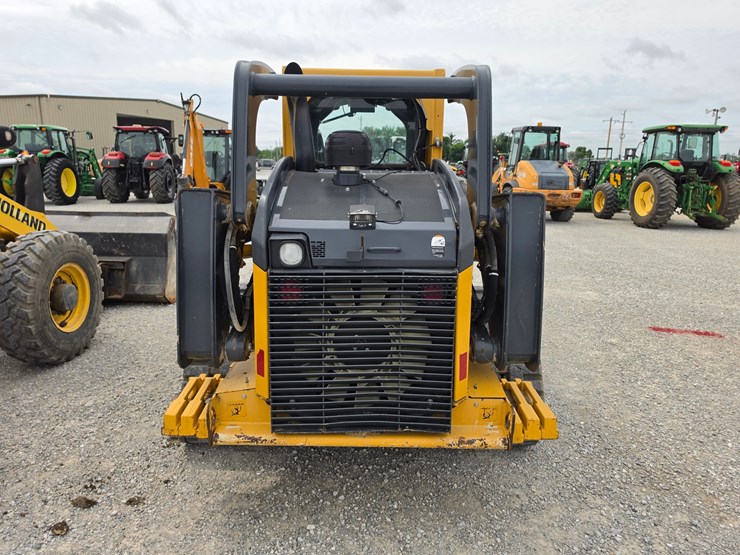 2014-deere-333e-image-17