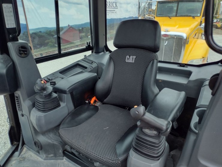 caterpillar-d1-image-11