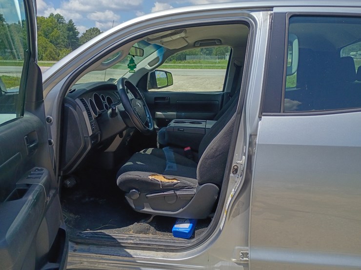 2010-toyota-tundra-image-24