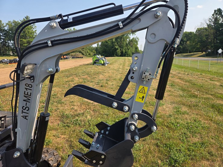 #8803-•-ats-me18-mini-excavator-image-6