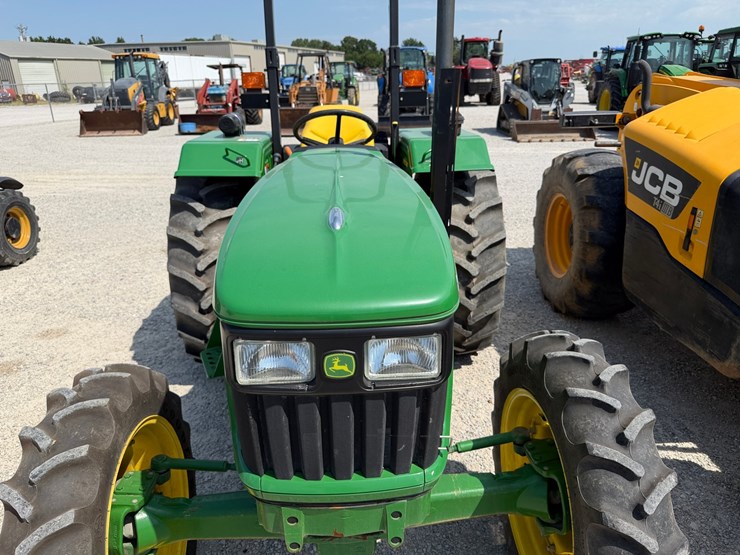2011-john-deere-5065e-image-3