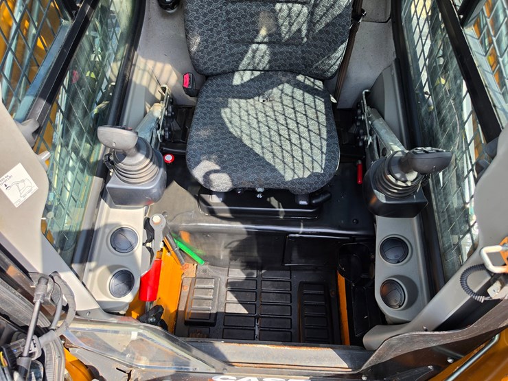 2021-case-tv450b-image-9