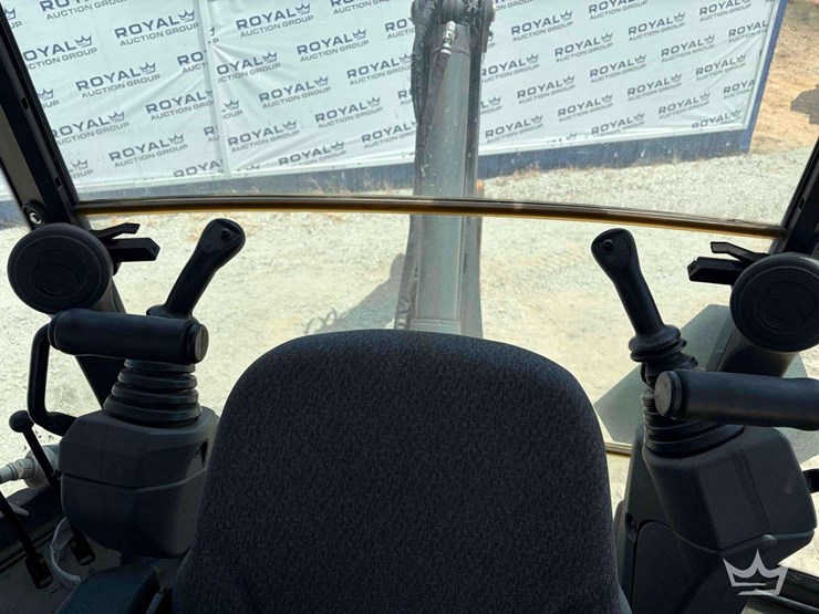 2020-deere-310l-image-22
