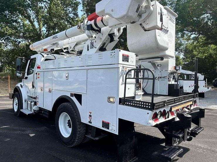 2019-freightliner-m2-106-image-23