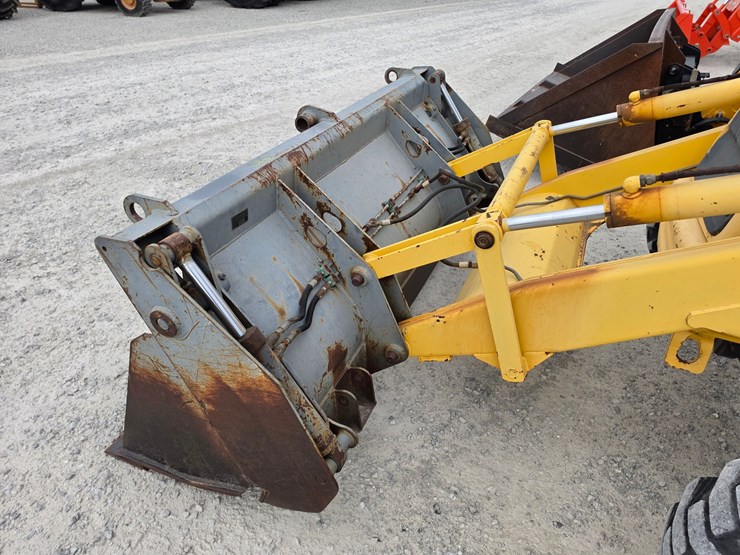 2001-new-holland-lb75-image-5