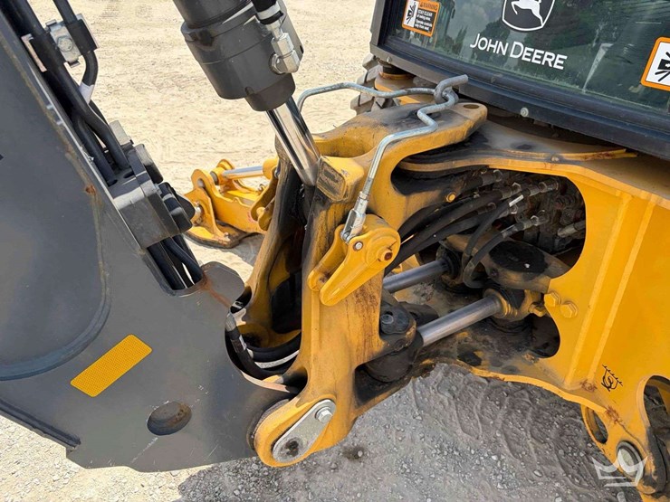 2020-deere-310l-image-29