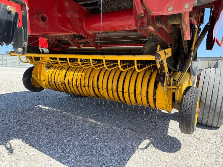 2012-new-holland-br7090-image-3