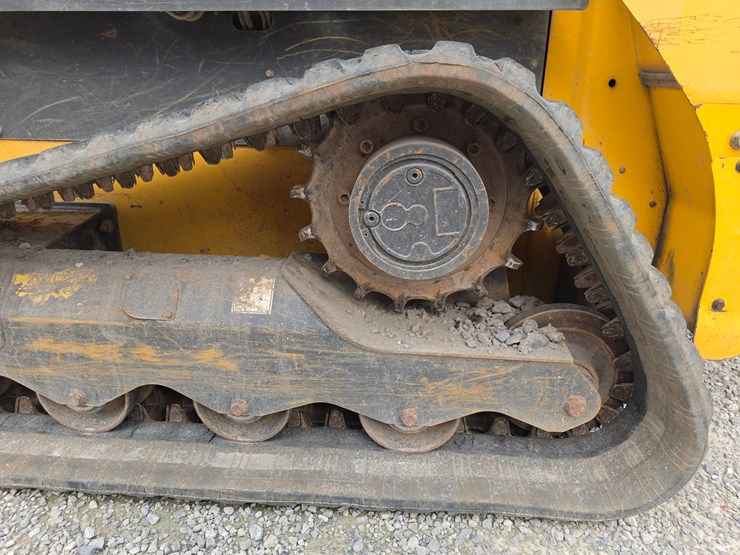2022-new-holland-c232-image-15