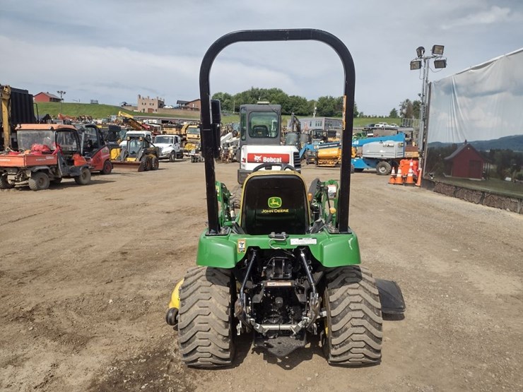 john-deere-2305-image-4