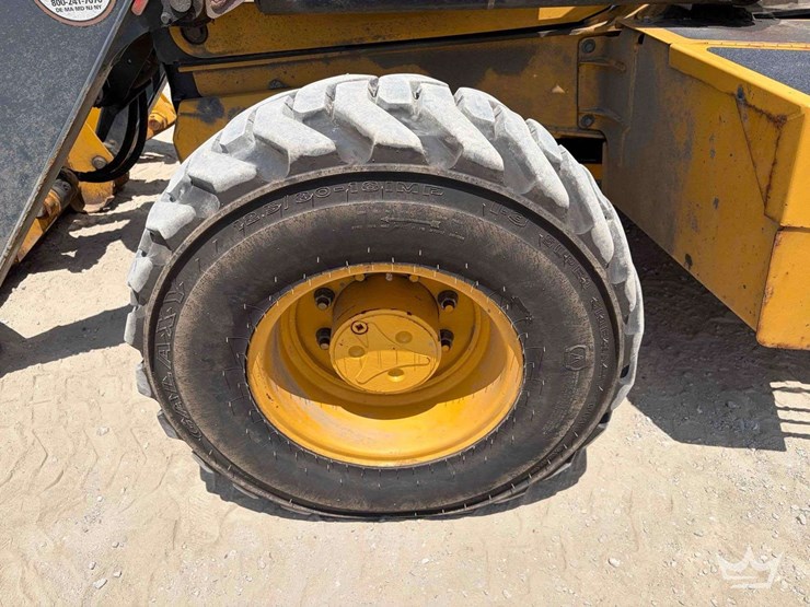 2020-deere-310l-image-36