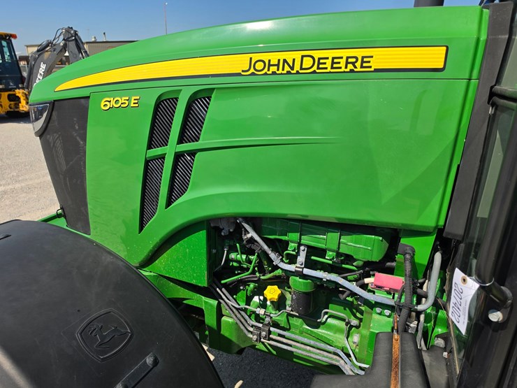 2020-john-deere-6105e-image-5