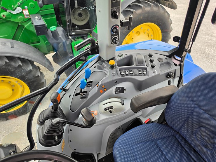 2017-new-holland-t5.110-image-19