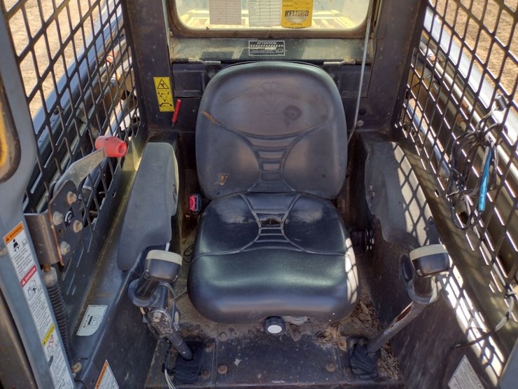 new-holland-l175-image-10