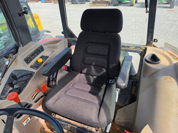 2017-kubota-m7060-image-17