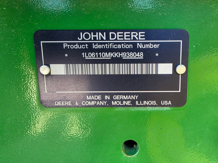 2019-john-deere-6110m-image-19