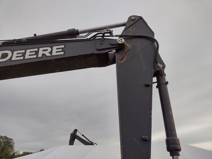 deere-270d-lc-image-51