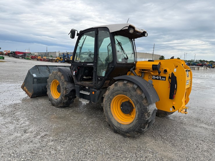 2014-jcb-541-image-15