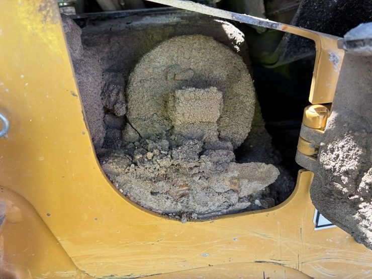 2023-caterpillar-259d3-image-13