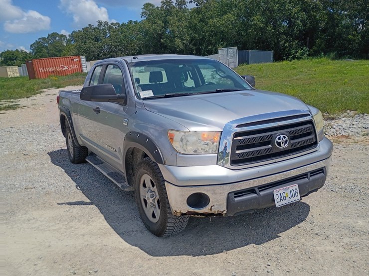 2010-toyota-tundra-image-11