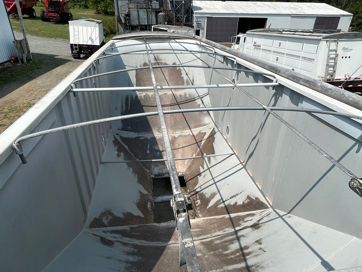 #1260-•-2013-jet-co-tandem-axle-26'-grain-trailer-(has-wi-title)-image-55