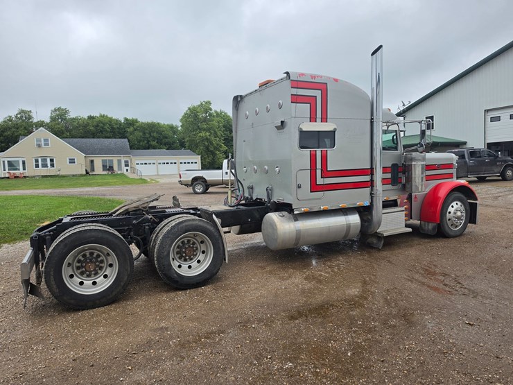 2006-peterbilt-379-image-18