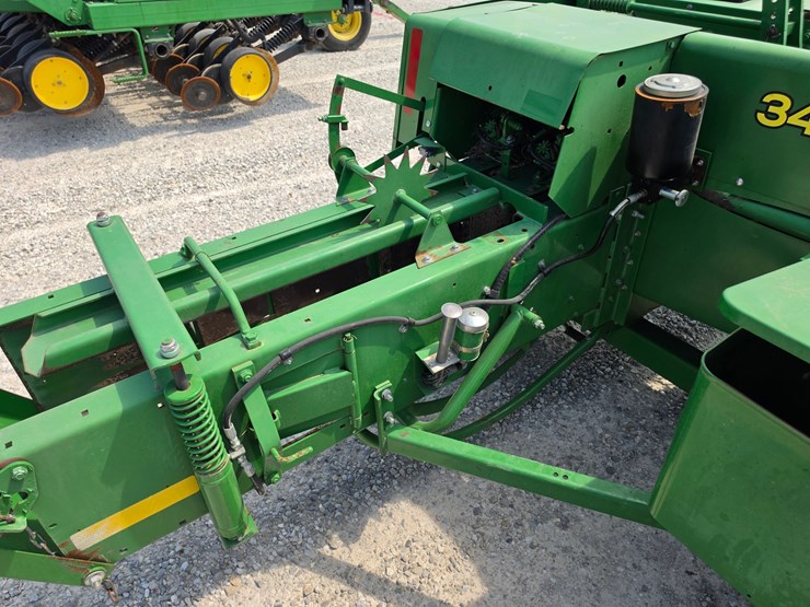 2016-john-deere-348-image-7
