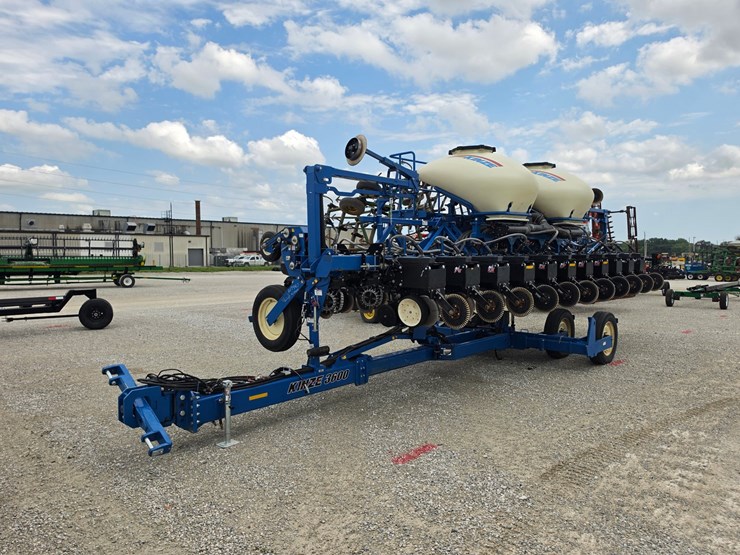 2013-kinze-3600-image-1