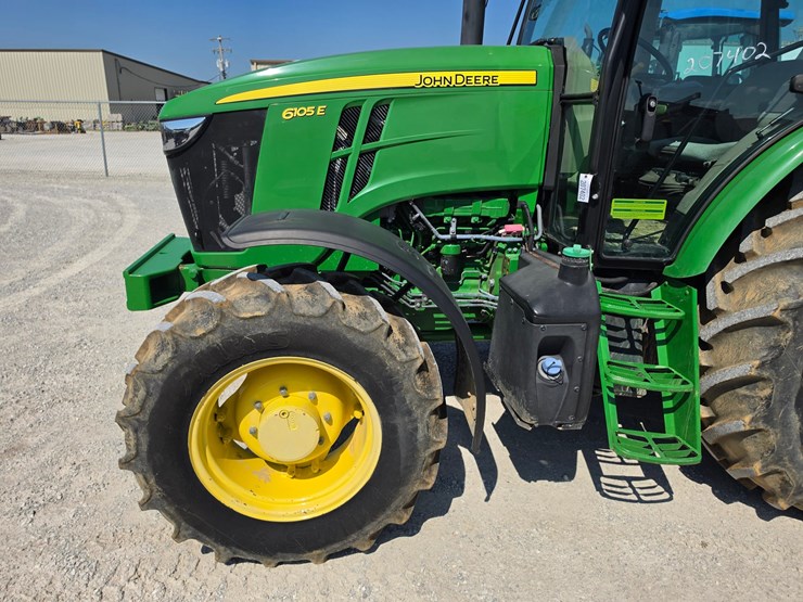2020-john-deere-6105e-image-4
