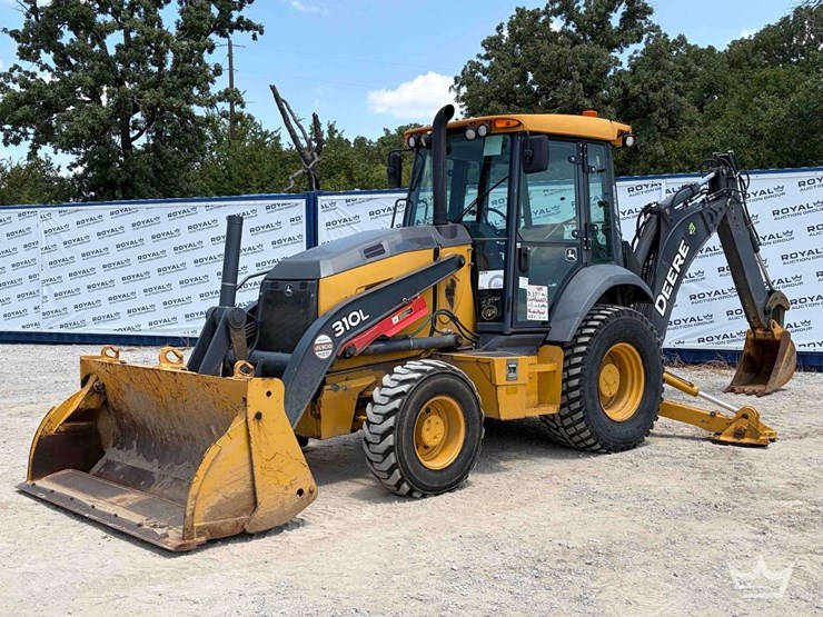 2020-deere-310l-image-1