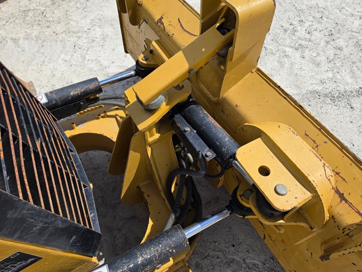2021-caterpillar-d1-image-6