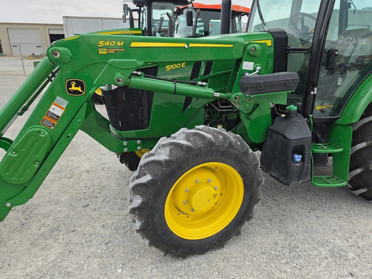 2023-john-deere-5100e-image-7