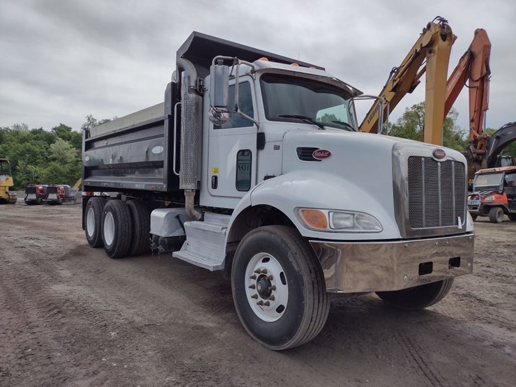 peterbilt-348-image-31