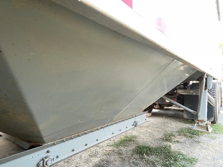 #1260-•-2013-jet-co-tandem-axle-26'-grain-trailer-(has-wi-title)-image-45