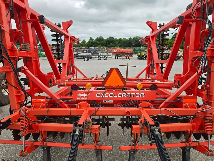 2015-kuhn-krause-8000-40-image-12