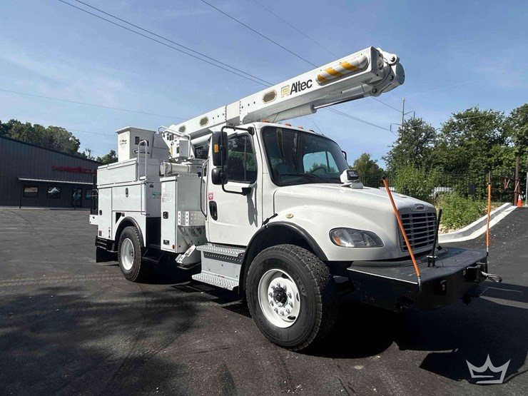 2019-freightliner-m2-106-image-2