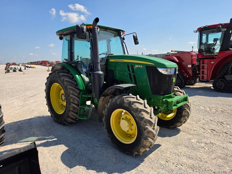 2020-john-deere-6105e-image-21