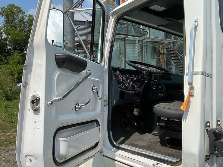 1990-ford-l8000-image-51