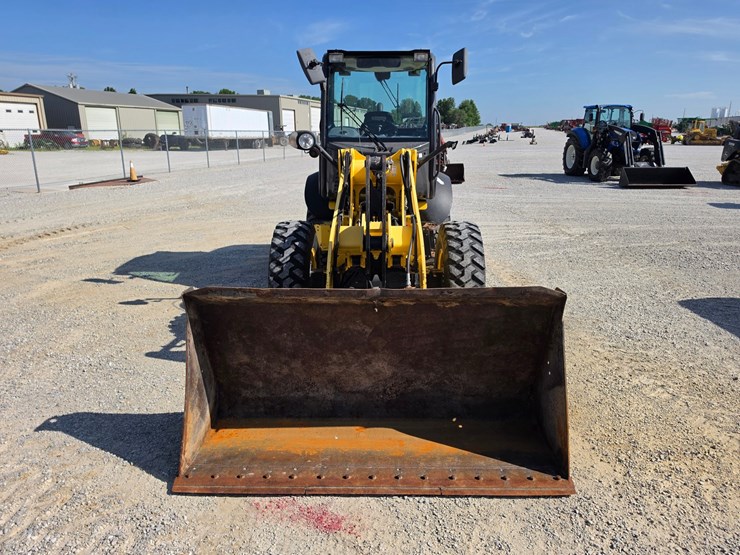 2016-new-holland-w80c-image-2