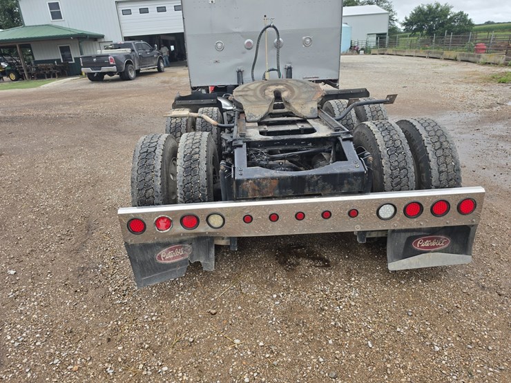 2006-peterbilt-379-image-37