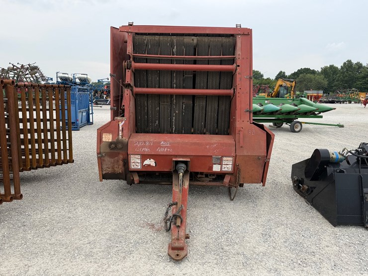 hesston-560-image-2