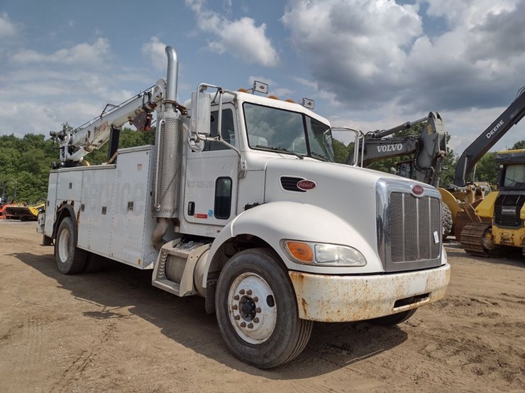 peterbilt-335-image-51