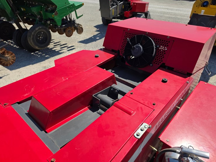 2021-massey-ferguson-1840-image-4
