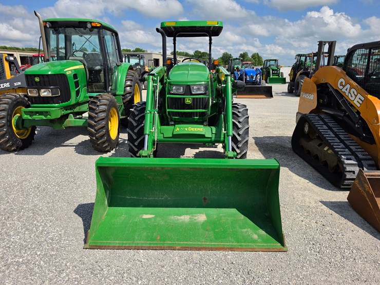 2022-john-deere-5090e-image-2