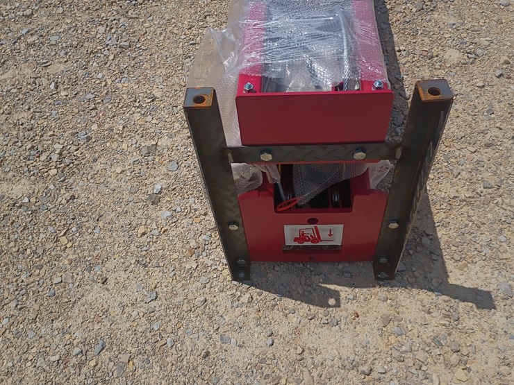 #l77-022-•-lanch-two-post-vehicle-lift-image-10
