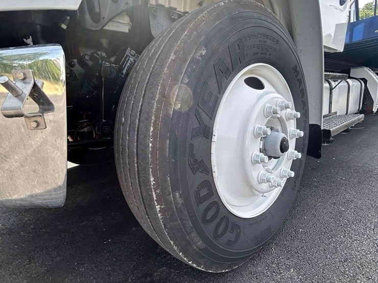 2018-freightliner-m2-106-image-83