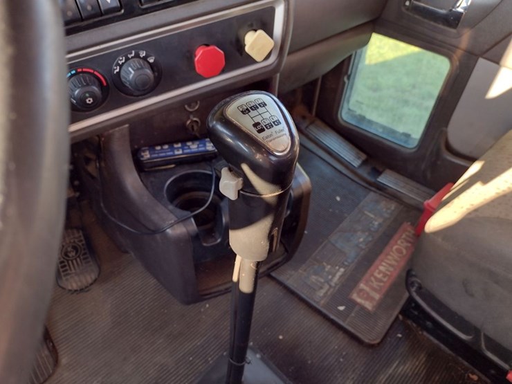 kenworth-w900-image-10