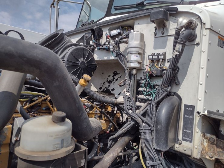 peterbilt-335-image-46