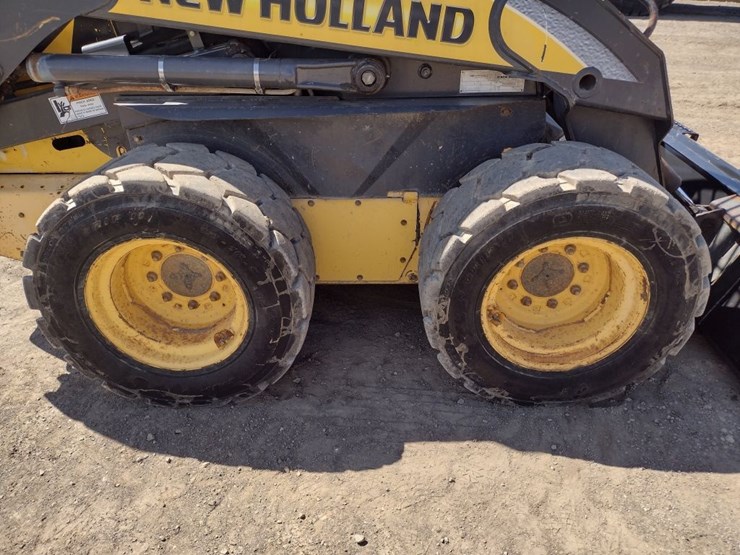 new-holland-l175-image-21